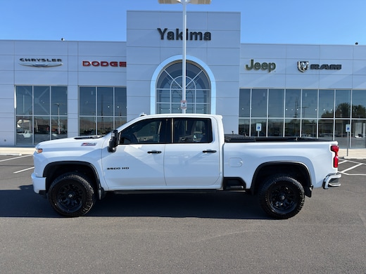 2023 Chevrolet Silverado 3500 HD photo 2