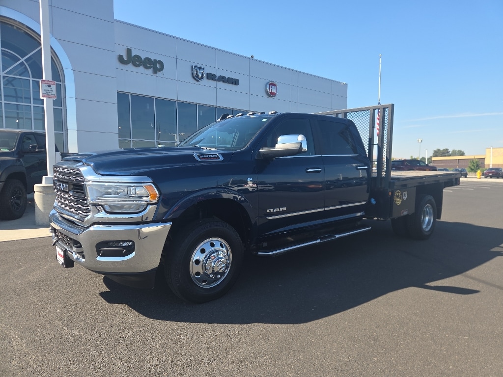 2022 Ram 3500 Chassis photo 2