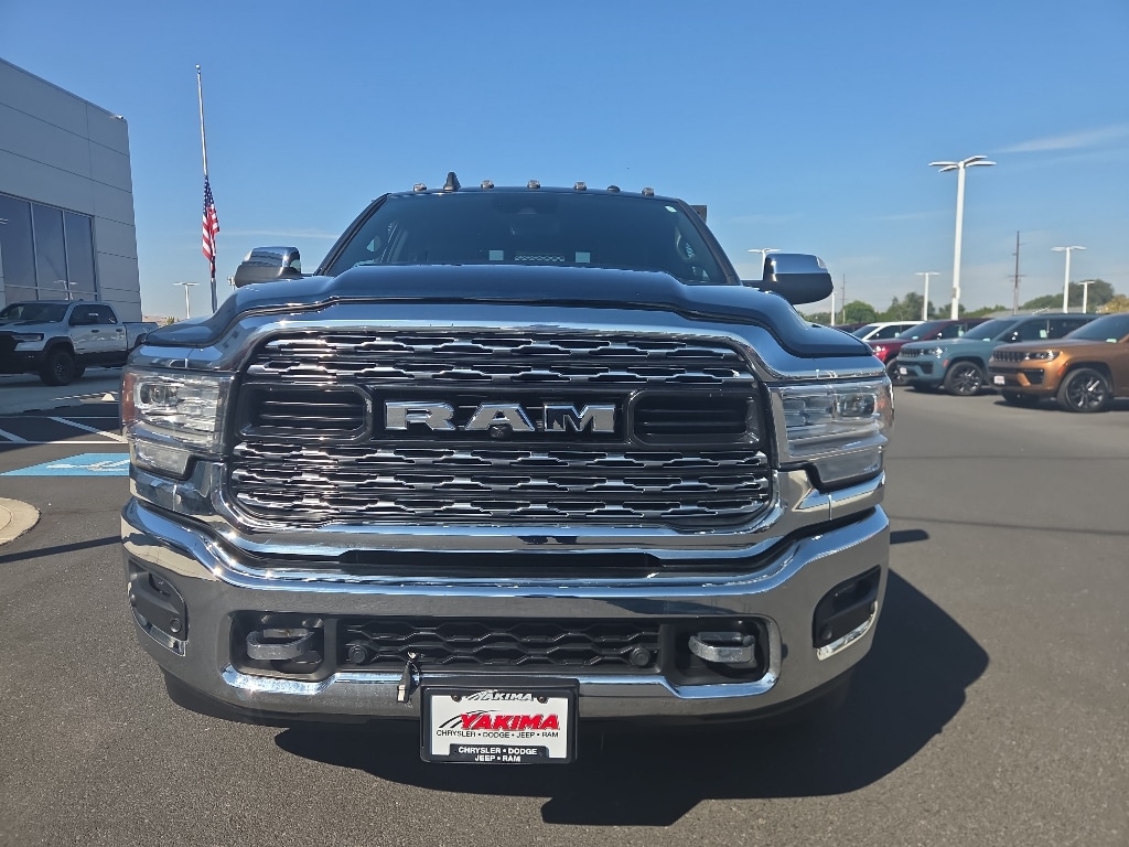 2022 Ram 3500 Chassis photo 3