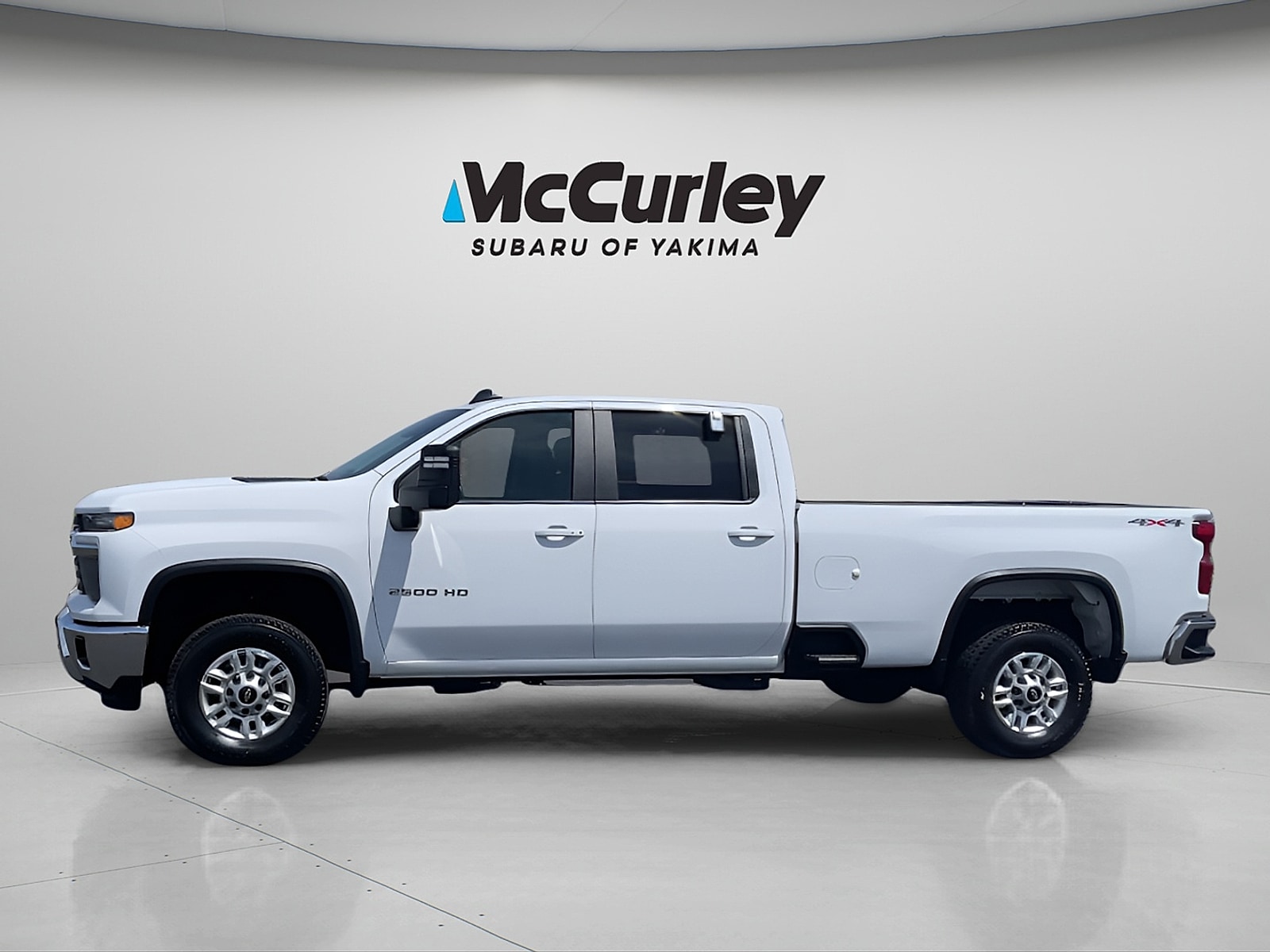2025 Chevrolet Silverado 2500HD photo 3
