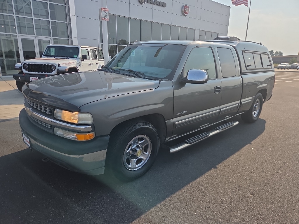 2002 Chevrolet Silverado 1500 photo 2