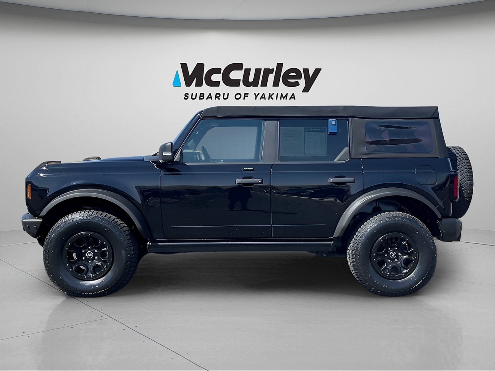 2022 Ford Bronco photo 3