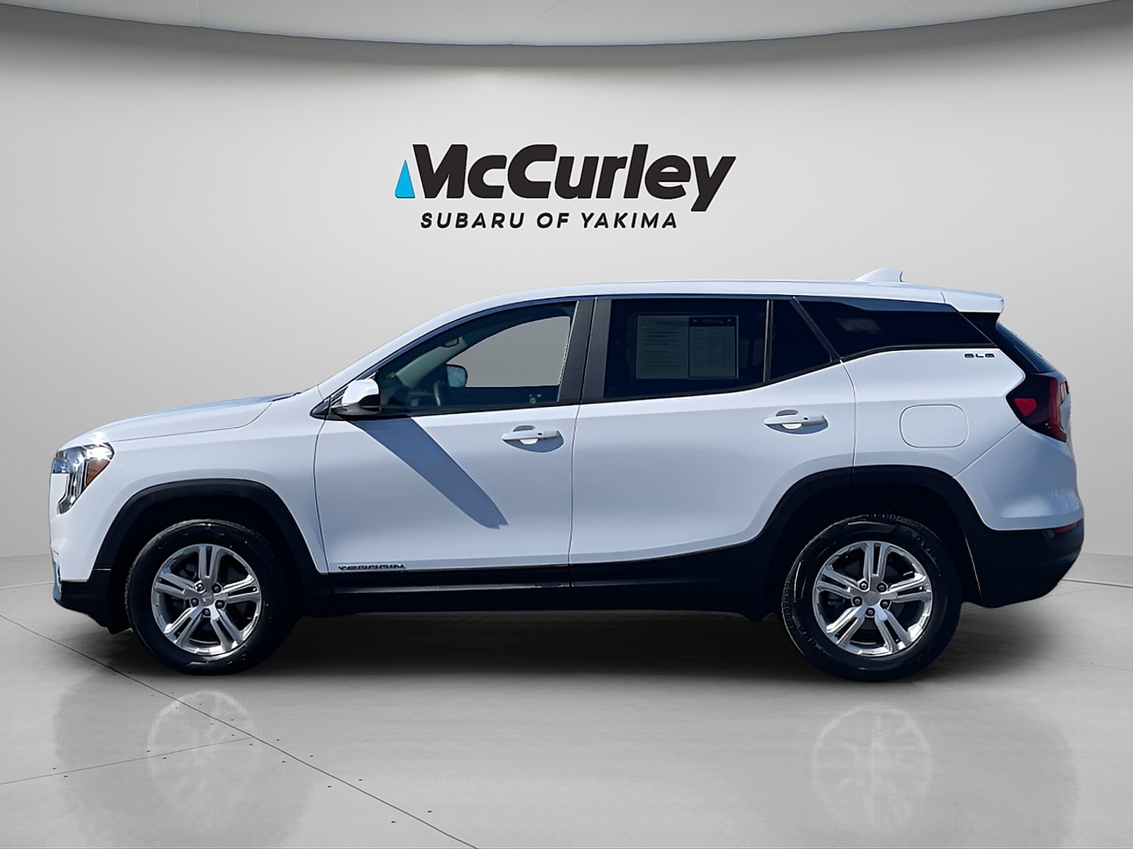 2024 GMC Terrain photo 3