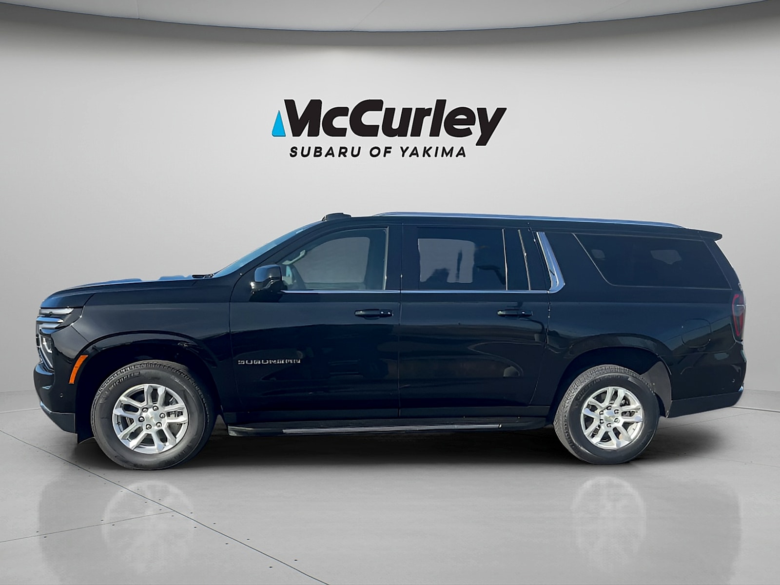 2025 Chevrolet Suburban photo 3