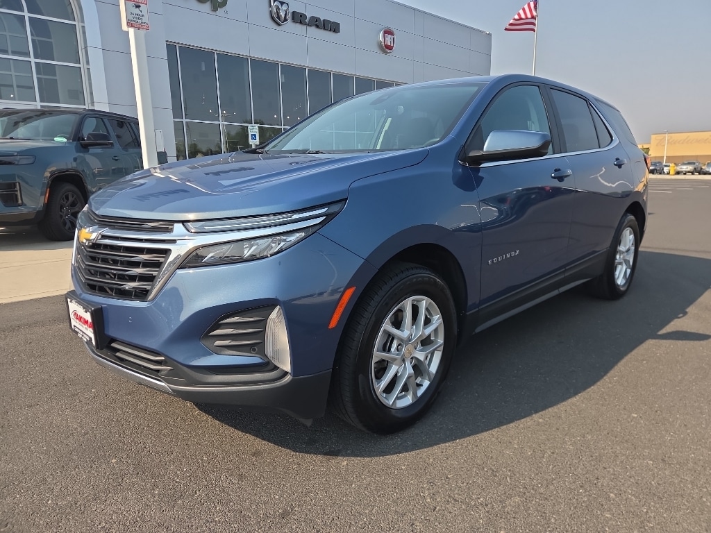 2024 Chevrolet Equinox photo 2