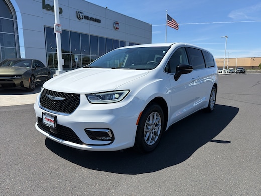2024 Chrysler Pacifica photo 3