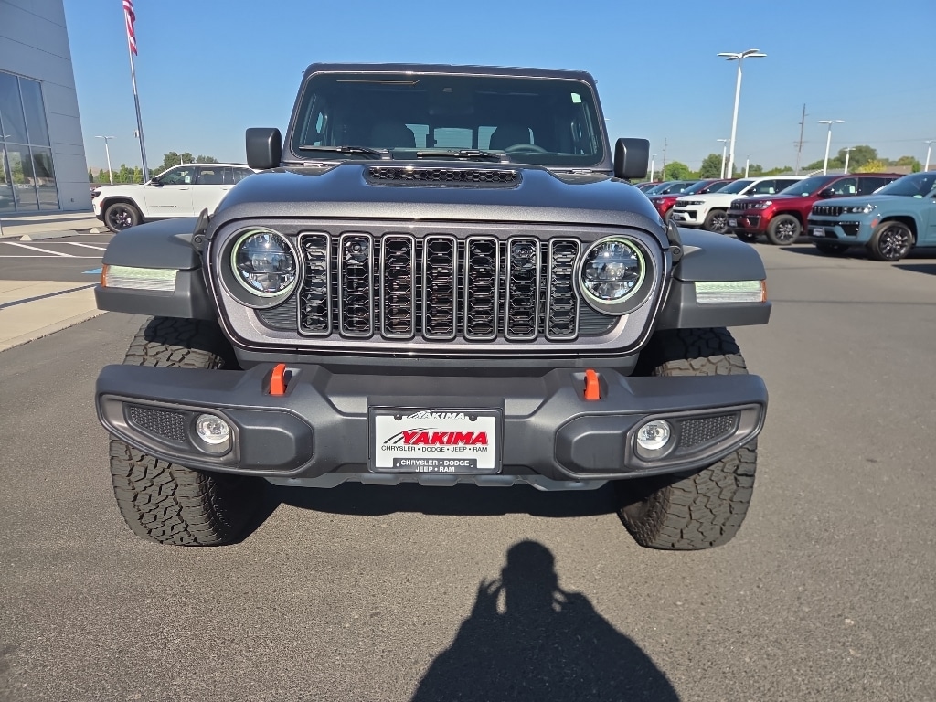 2025 Jeep Gladiator photo 3