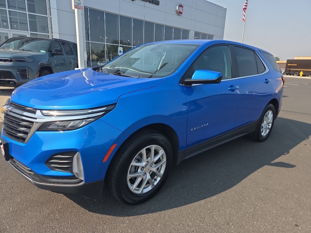 2024 Chevrolet Equinox photo 2