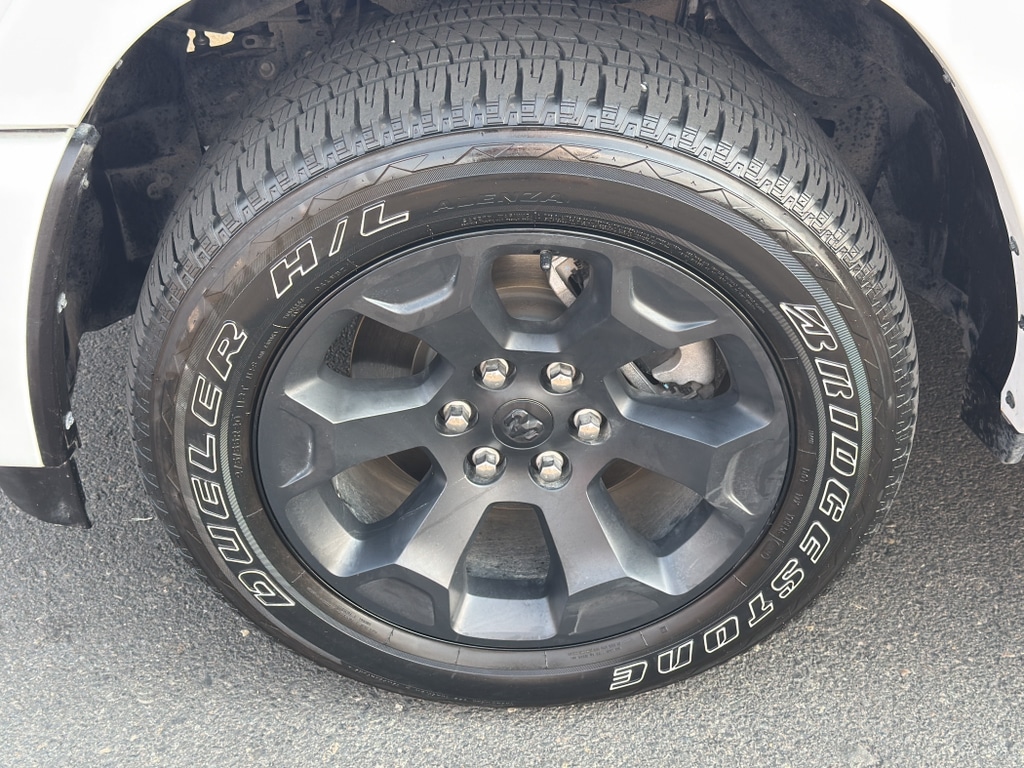 2025 Ram 1500 photo 2