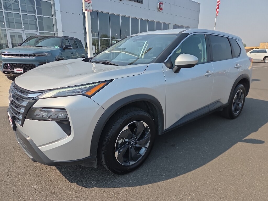 2024 Nissan Rogue photo 2